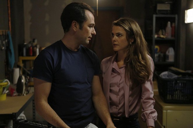 The Americans - Behind the Red Door - Photos - Matthew Rhys, Keri Russell