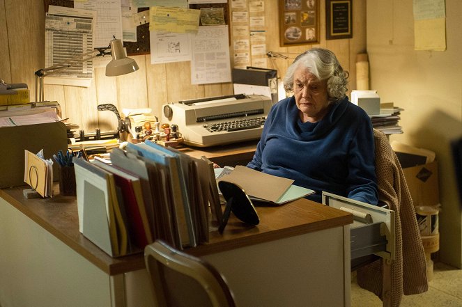 The Americans - Do Mail Robots Dream of Electric Sheep? - Photos - Lois Smith