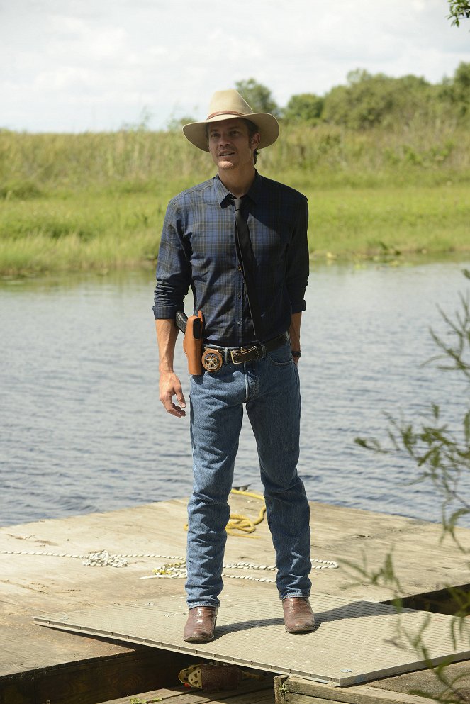 Justified - A Murder of Crowes - Photos - Timothy Olyphant