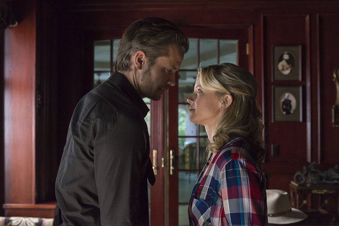 Justified - Season 5 - Good Intentions - Photos - Timothy Olyphant, Joelle Carter