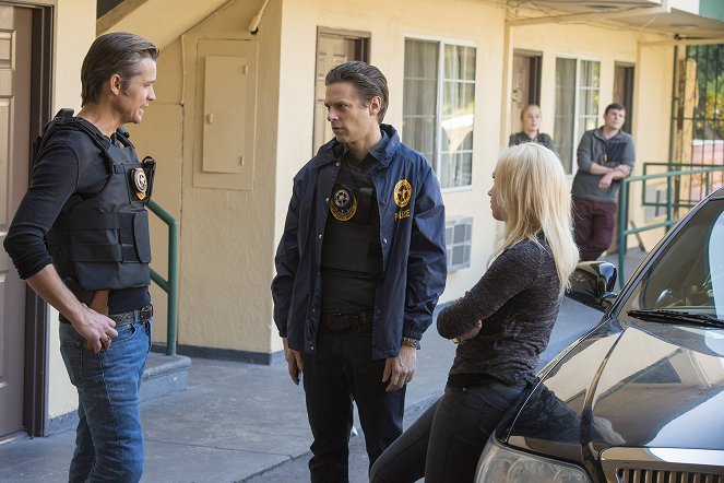 Justified - Raw Deal - Photos - Timothy Olyphant, Jacob Pitts