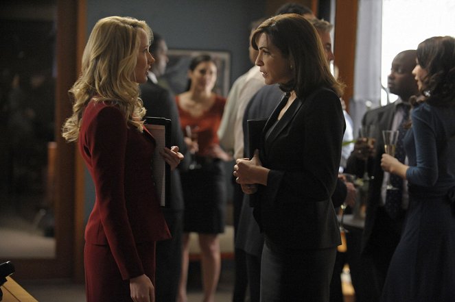 The Good Wife - Live from Damascus - Photos - Anna Camp, Julianna Margulies