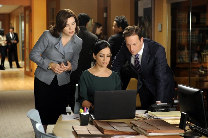 The Good Wife - Battle of the Proxies - Photos - Julianna Margulies, Archie Panjabi, Josh Charles