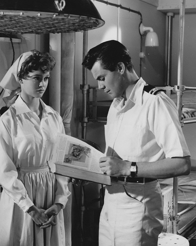 Un médico en la marina - De la película - Brigitte Bardot, Dirk Bogarde