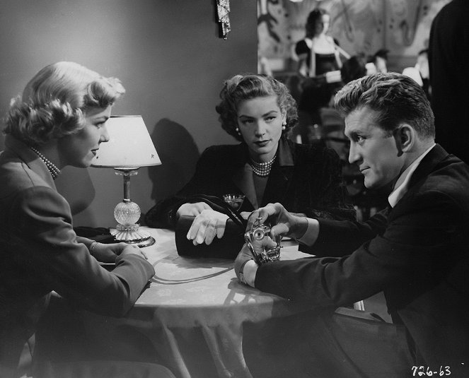 Young Man with a Horn - Filmfotók - Doris Day, Lauren Bacall, Kirk Douglas