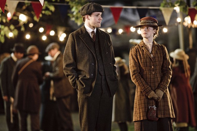 Downton Abbey - Episode 4 - Photos - Thomas Howes, Rose Leslie