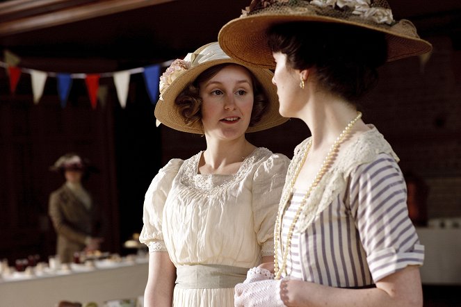 Downton Abbey - Episode 5 - Z filmu - Laura Carmichael, Michelle Dockery