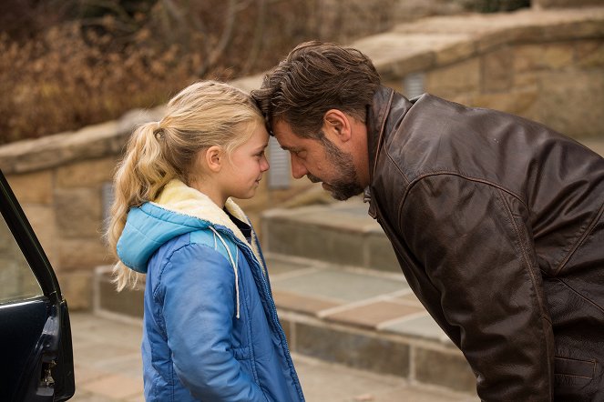 De Padres a Hijas - De la película - Kylie Rogers, Russell Crowe