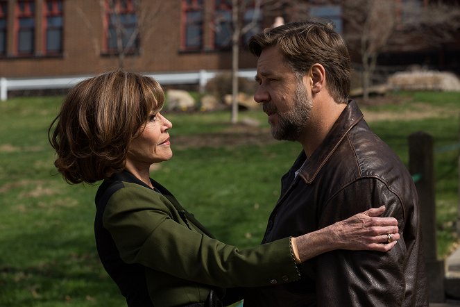 Fathers and Daughters - Photos - Jane Fonda, Russell Crowe