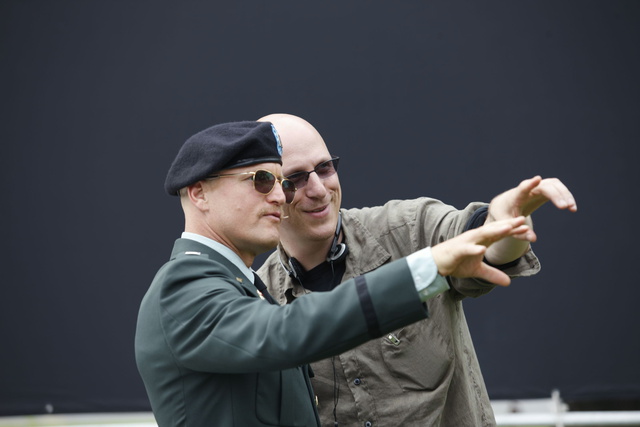 O Mensageiro - De filmagens - Woody Harrelson, Oren Moverman