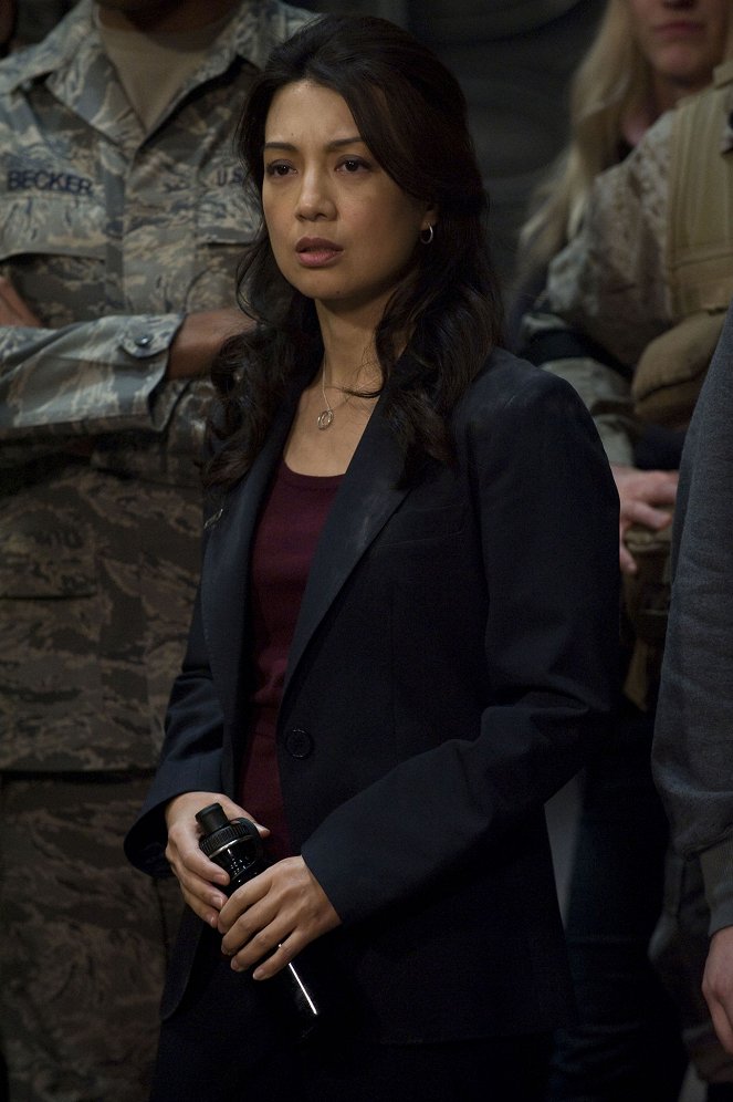 SGU Stargate Universe - Air: Part 1 - De la película - Ming-Na Wen