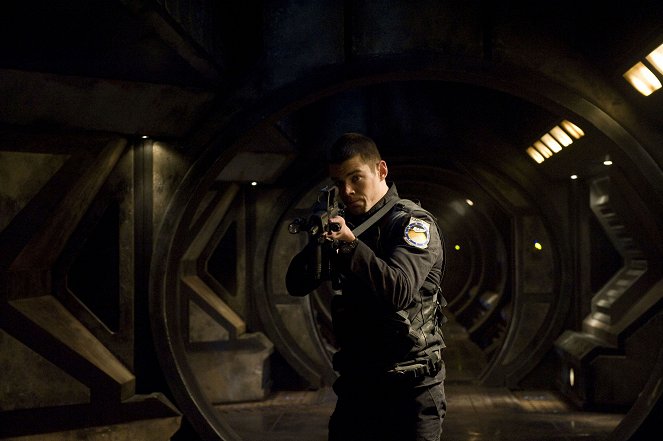 Stargate Universe - Führungskampf auf der Destiny - Filmfotos - Brian J. Smith