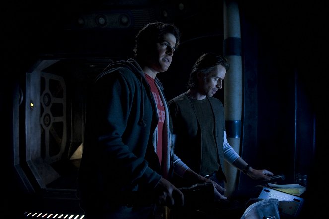 SGU Stargate Universe - Season 1 - Light - Photos - David Blue, Robert Carlyle