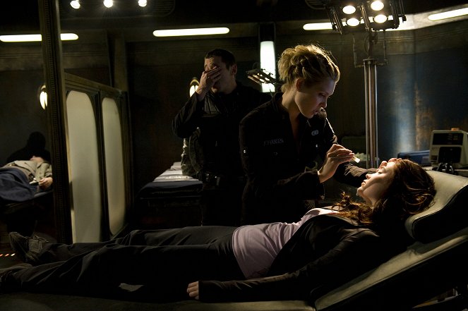 SGU Stargate Universe - Time - Van film - Alaina Huffman, Elyse Levesque