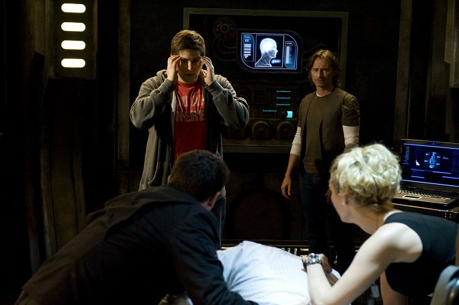 Stargate Universe - Season 1 - Mordverdacht - Filmfotos - David Blue, Robert Carlyle