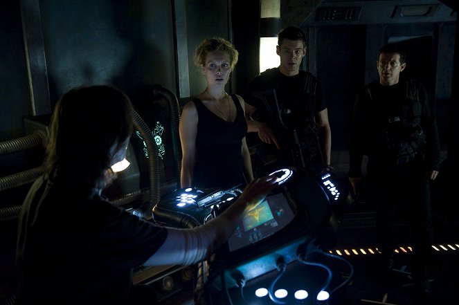 SGU Stargate Universe - Divided - Do filme - Alaina Huffman, Brian J. Smith