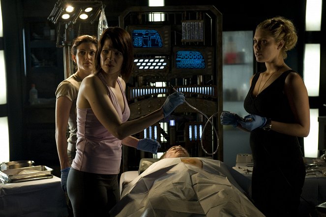 SGU Stargate Universe - Season 1 - Divided - De la película - Julia Benson, Alaina Huffman