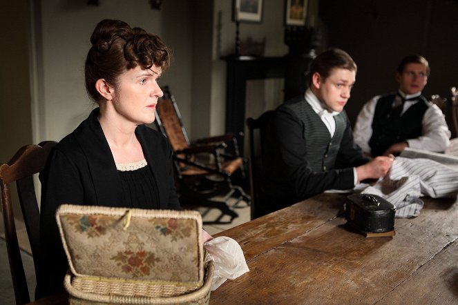 Downton Abbey - Season 2 - Kriegszeiten - Filmfotos - Siobhan Finneran, Thomas Howes