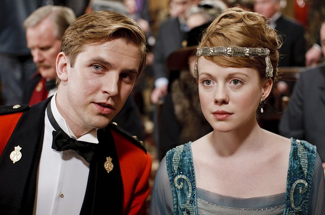 Downton Abbey - Season 2 - Kriegszeiten - Filmfotos - Dan Stevens, Zoe Boyle
