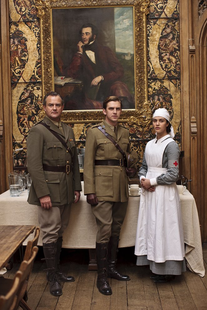 Downton Abbey - Das Hospital - Werbefoto - Hugh Bonneville, Dan Stevens, Jessica Brown Findlay