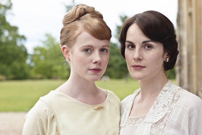 Downton Abbey - Episode 3 - Promokuvat - Zoe Boyle, Michelle Dockery