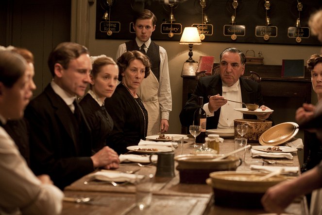 Downton Abbey - Episode 3 - Photos - Joanne Froggatt, Phyllis Logan, Jim Carter