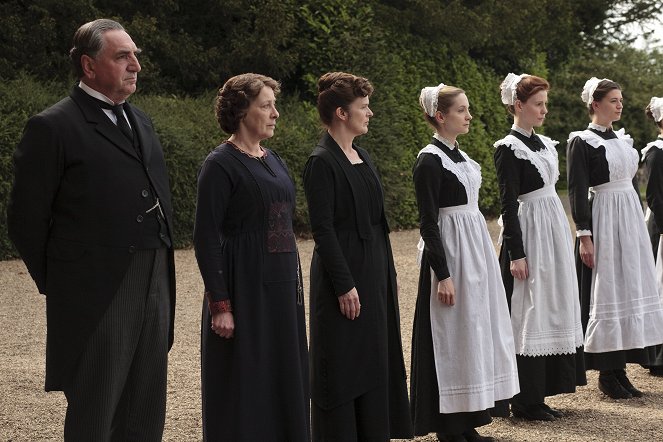 Downton Abbey - Episode 3 - Filmfotók - Jim Carter, Phyllis Logan, Siobhan Finneran, Joanne Froggatt, Amy Nuttall