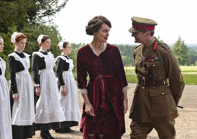 Downton Abbey - Episode 3 - Photos - Amy Nuttall, Elizabeth McGovern, Julian Wadham