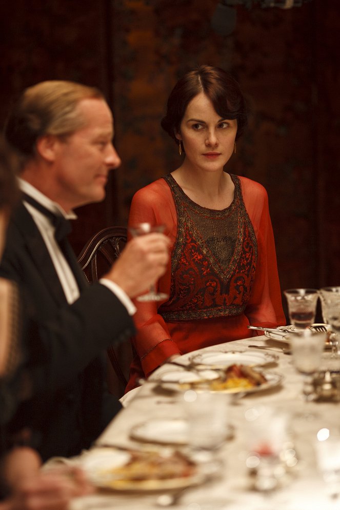 Panství Downton - Série 2 - Epizoda 7 - Z filmu - Iain Glen, Michelle Dockery