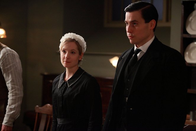 Downton Abbey - Episode 1 - Photos - Joanne Froggatt, Robert James-Collier