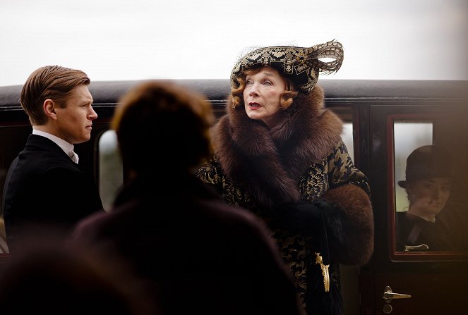 Downton Abbey - Season 3 - Episode 1 - Photos - Matt Milne, Shirley MacLaine