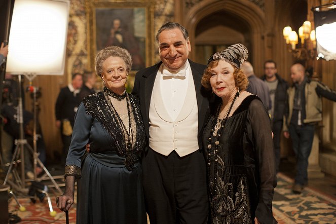 Downton Abbey - Season 3 - Episode 1 - Z realizacji - Maggie Smith, Jim Carter, Shirley MacLaine