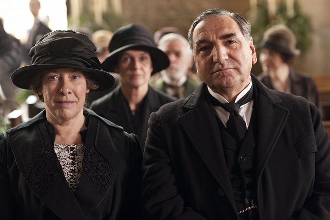 Downton Abbey - Hochzeit auf Downton - Werbefoto - Phyllis Logan, Jim Carter