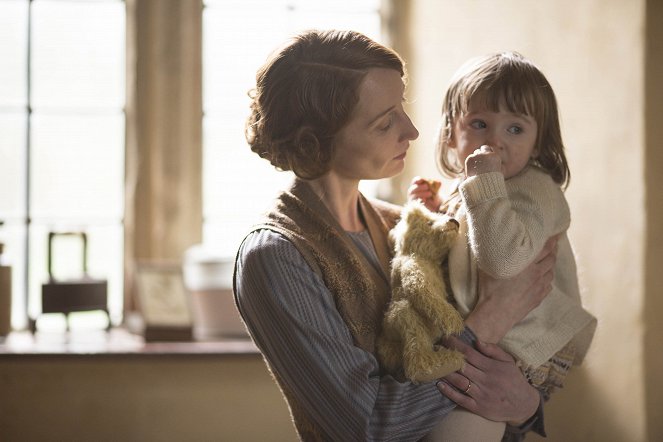 Downton Abbey - Season 5 - Episode 1 - Photos - Emma Lowndes