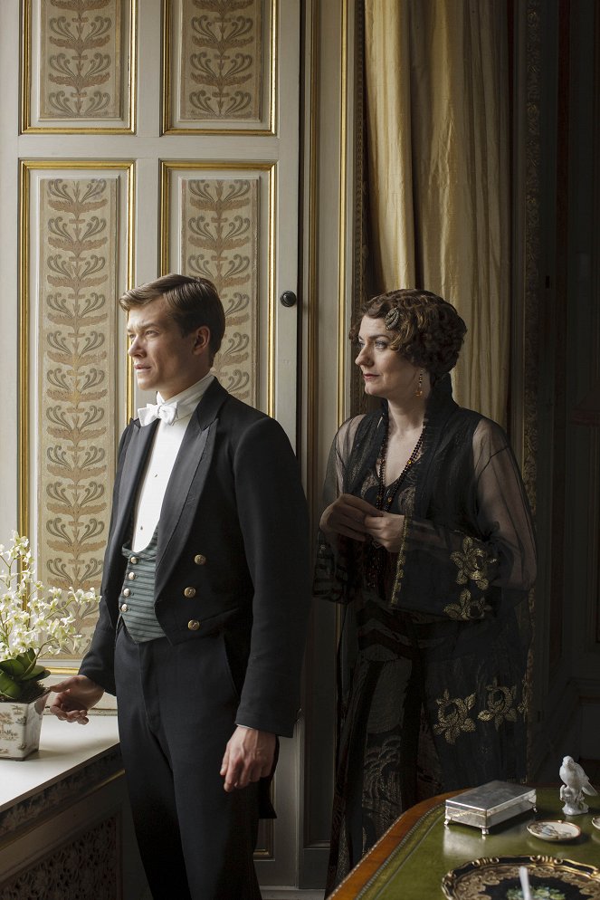 Downton Abbey - Episode 1 - Z filmu - Ed Speleers, Anna Chancellor
