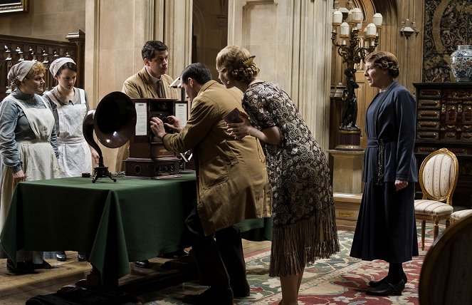 Downton Abbey - Episode 2 - Photos - Lesley Nicol, Sophie McShera, Phyllis Logan