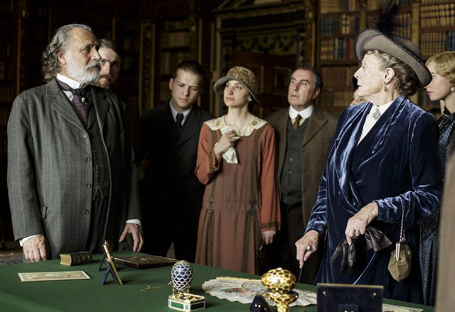 Downton Abbey - Episode 3 - Z filmu - Rade Serbedzija, Maggie Smith