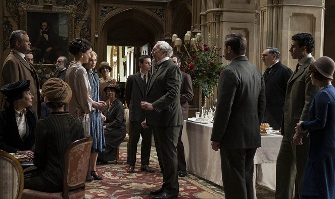 Downton Abbey - Season 5 - Fragen ohne Antworten - Filmfotos - Hugh Bonneville, Elizabeth McGovern, Lily James, Christopher Rozycki, Jim Carter