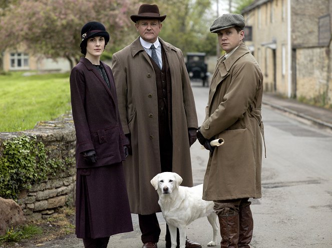 Downton Abbey - Season 5 - Der Eklat - Werbefoto - Michelle Dockery, Hugh Bonneville, Allen Leech
