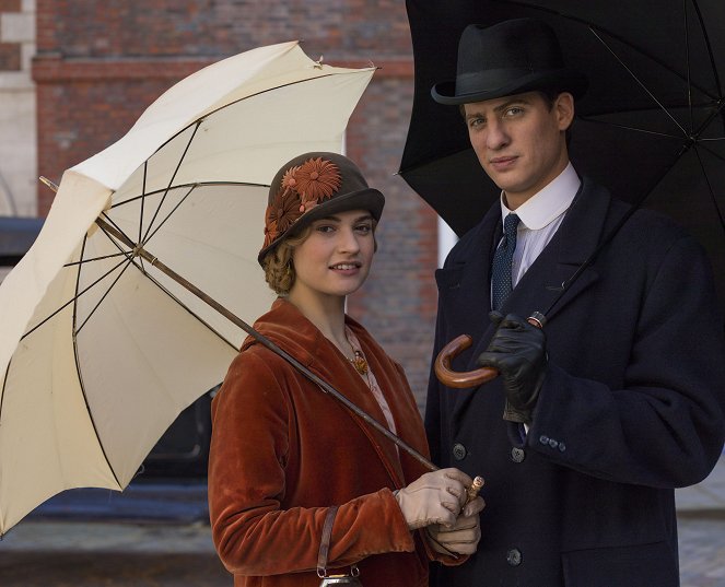 Downton Abbey - Season 5 - Episode 5 - Promoción - Lily James, Matt Barber