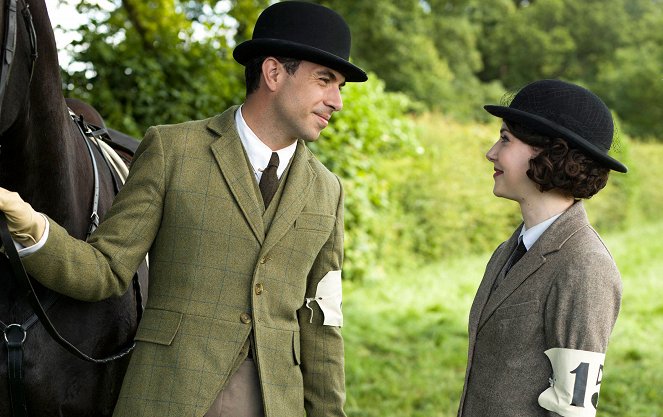 Downton Abbey - Nachricht aus Deutschland - Filmfotos - Tom Cullen, Catherine Steadman