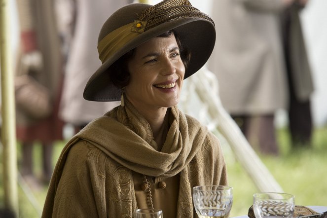 Downton Abbey - Season 5 - Episode 6 - Photos - Elizabeth McGovern