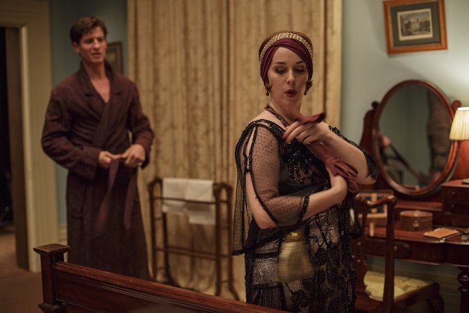 Downton Abbey - Episode 8 - Photos - Matt Barber, Sophie Cosson