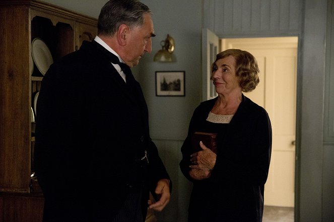 Downton Abbey - Episode 8 - Kuvat elokuvasta - Jim Carter, Penelope Wilton