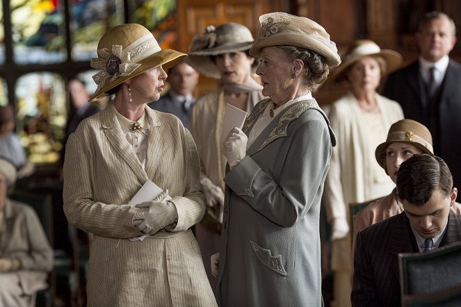 Downton Abbey - Episode 8 - Photos - Phoebe Nicholls, Maggie Smith
