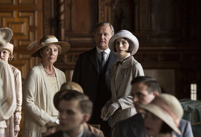 Downton Abbey - Episode 8 - Z filmu - Penelope Wilton, Hugh Bonneville, Michelle Dockery