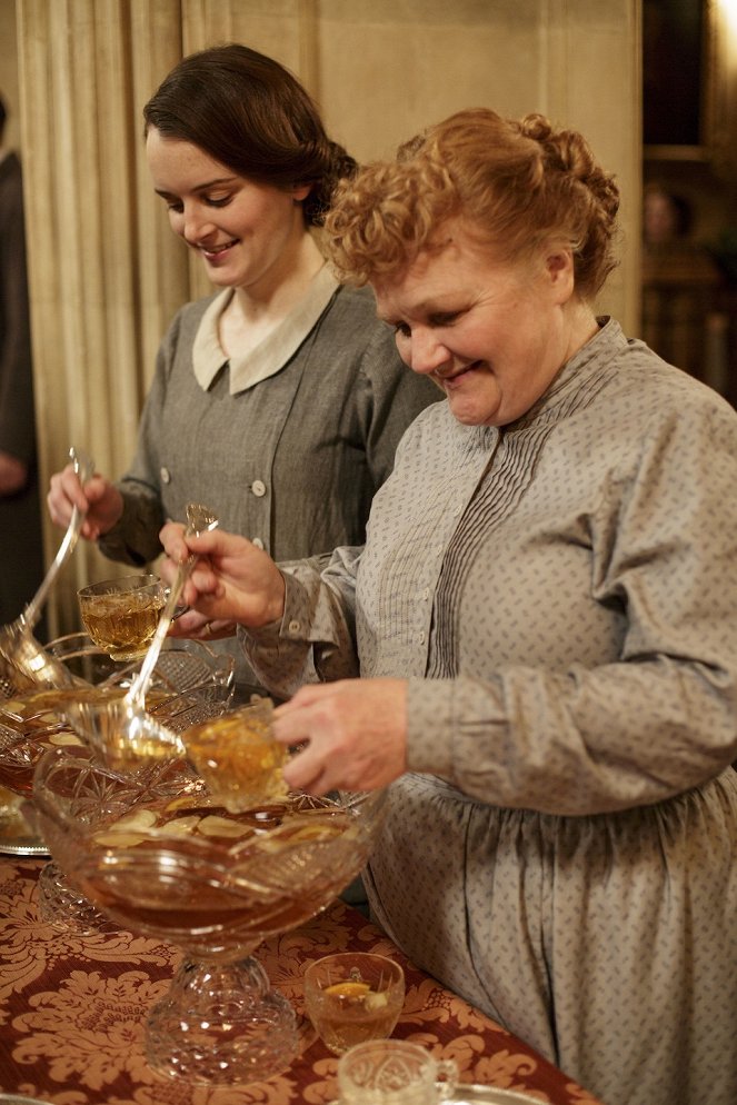 Downton Abbey - Weihnachten - Filmfotos - Sophie McShera, Lesley Nicol