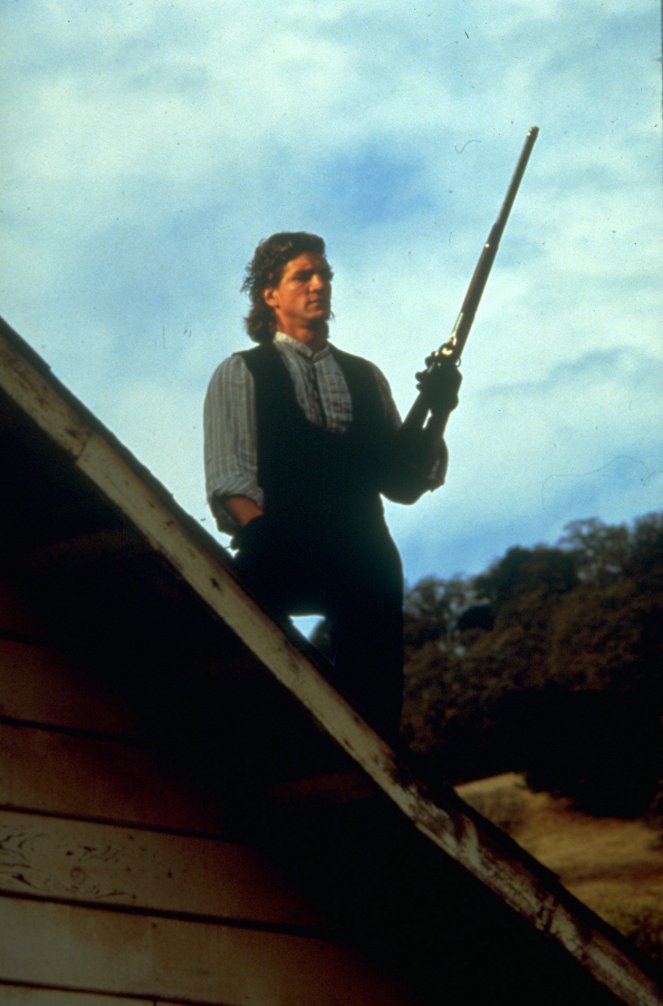 Tierra de sangre - De la película - Eric Roberts