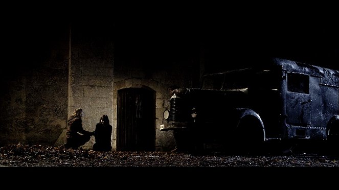 Le Village des ombres - Kuvat elokuvasta