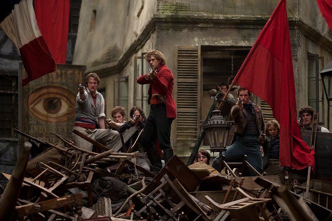 Les Misérables - Filmfotos - Aaron Tveit, Eddie Redmayne, Daniel Huttlestone